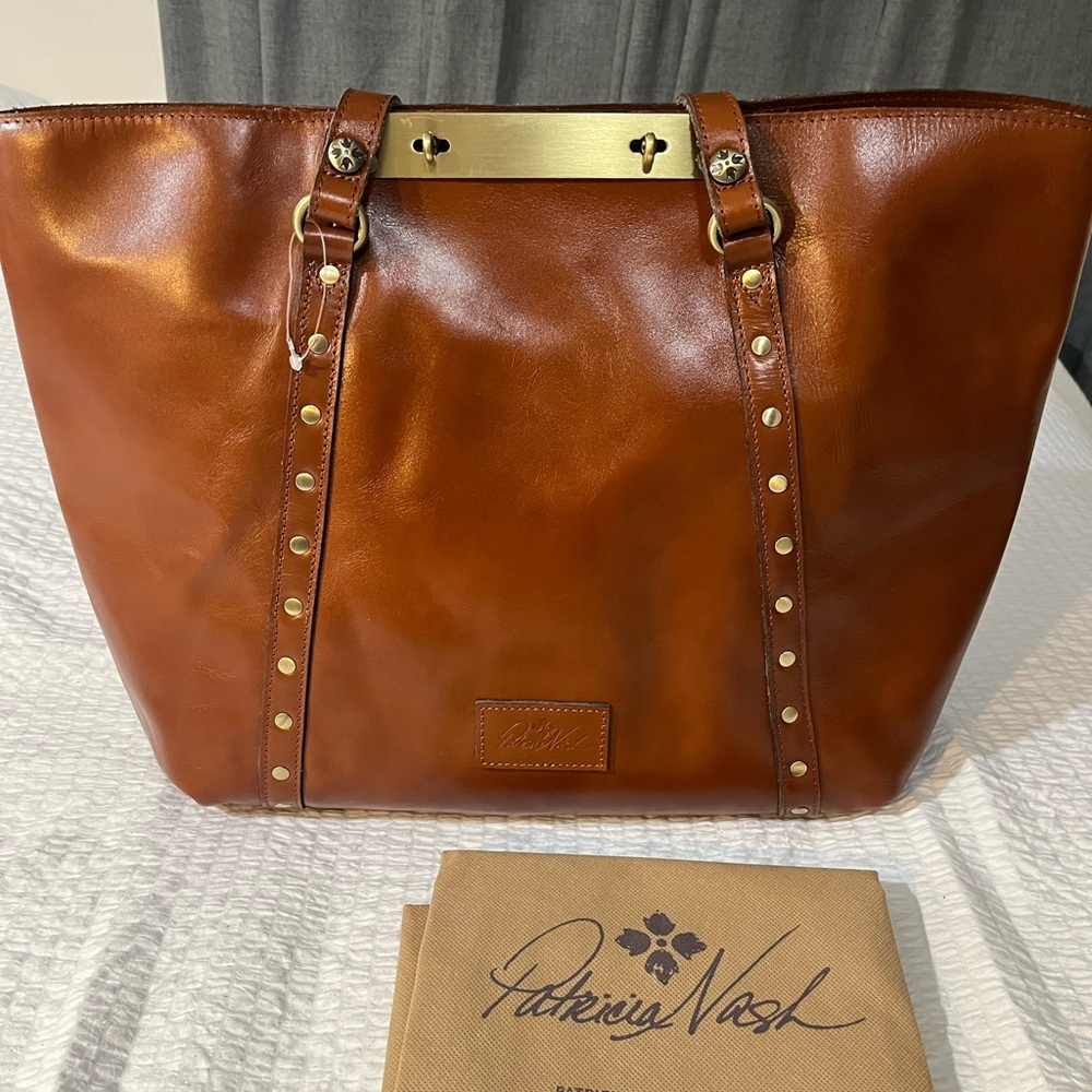 Patricia Nash Purse. 100% Leather. Brown